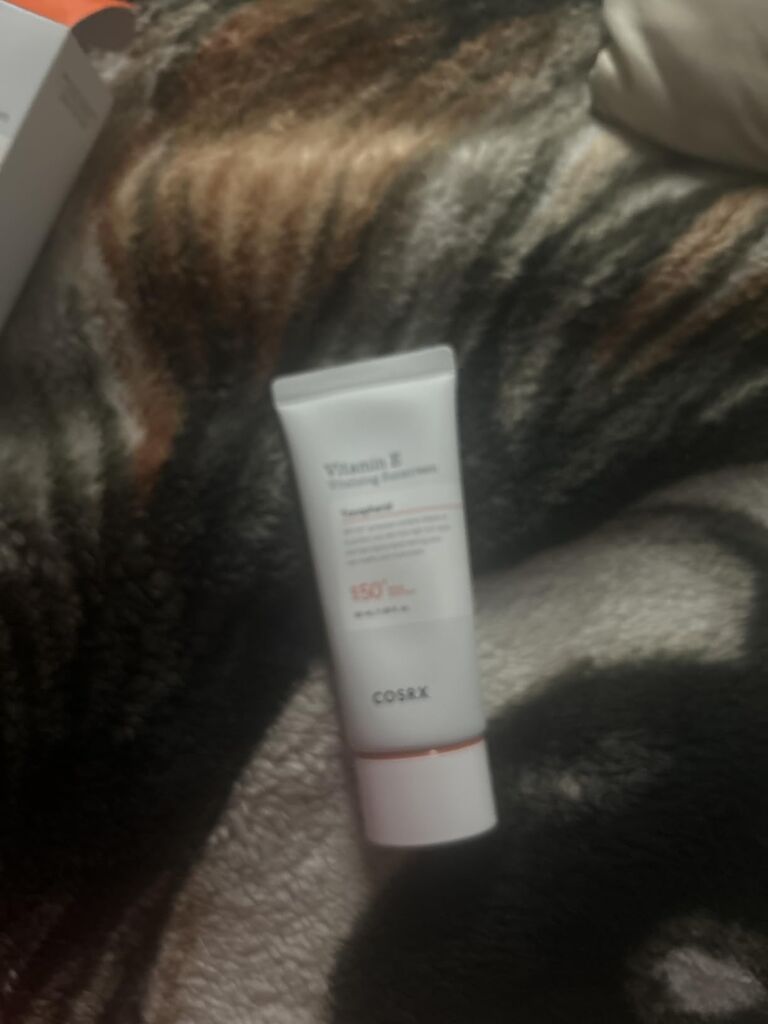COSRX Vitamin E Sunscreen SPF 50, Natural Glow, for Oily Skin, 1.69 fl oz customer photo 2