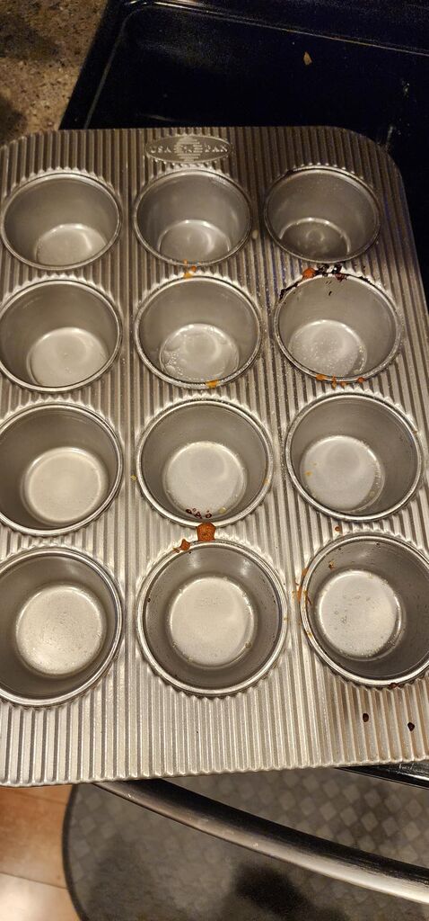 USA Pan Bakeware Muffin Pan, 12-Well, Aluminized Steel customer photo 2