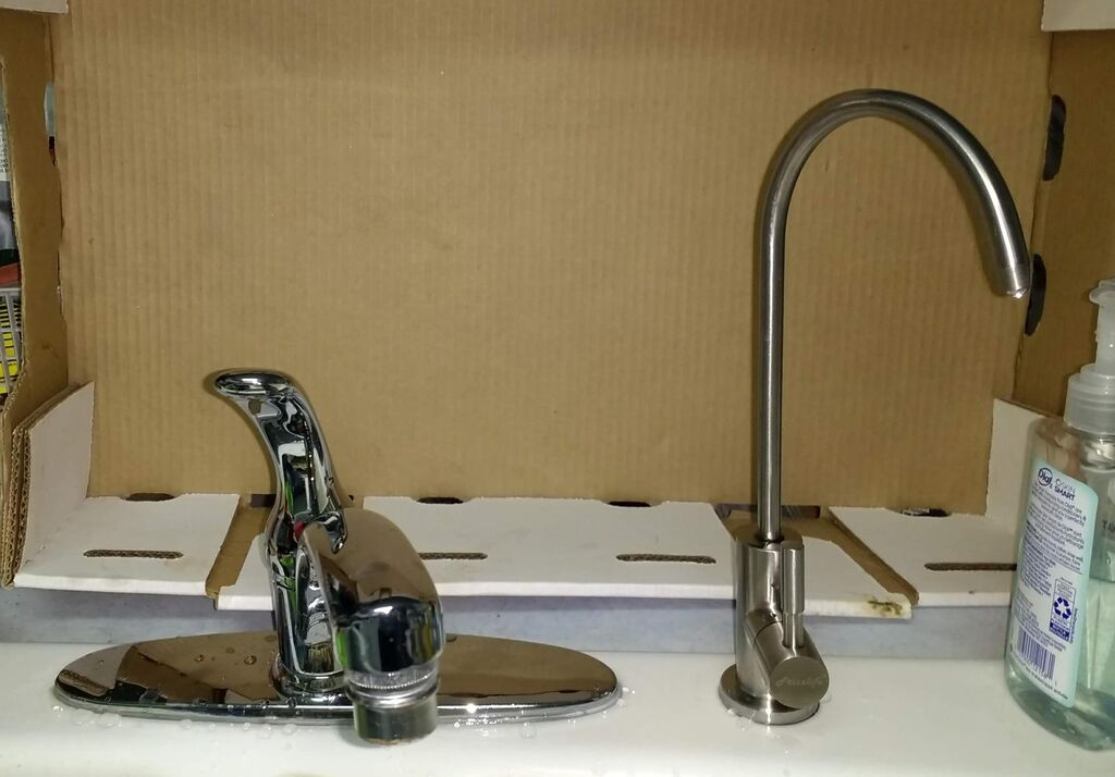 Delta Foundations Chrome Kitchen Faucet with Side Sprayer, Contemporary 4 Hole Kitchen Sink Faucet, Single Handle customer photo 2