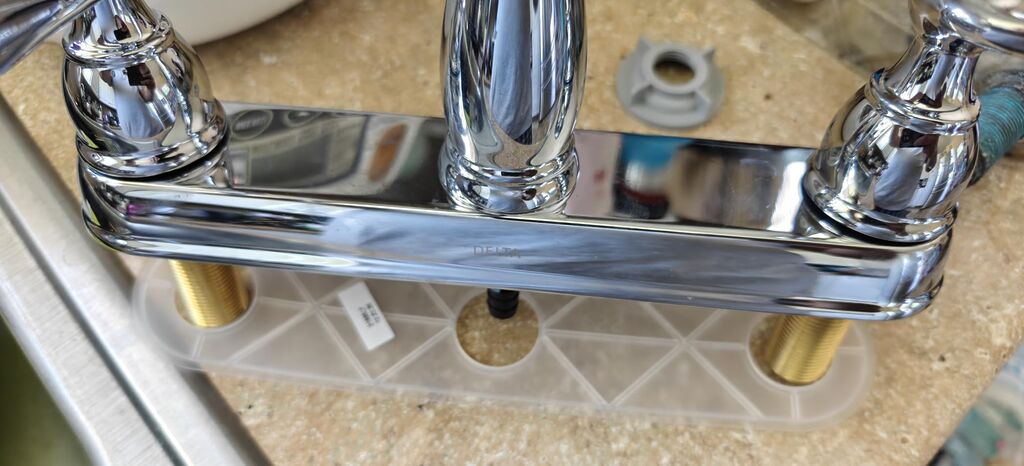 Delta Windemere Chrome Kitchen Faucet with Side Sprayer, Traditional 4 Hole Kitchen Sink Faucet, Two-Handle customer photo 1