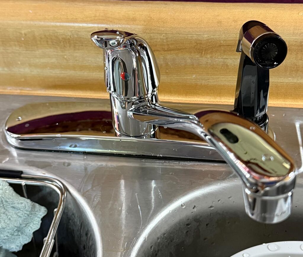 Peerless Single-Handle Kitchen Sink Faucet with Integrated Side Sprayer, Chrome P114LF customer photo 1