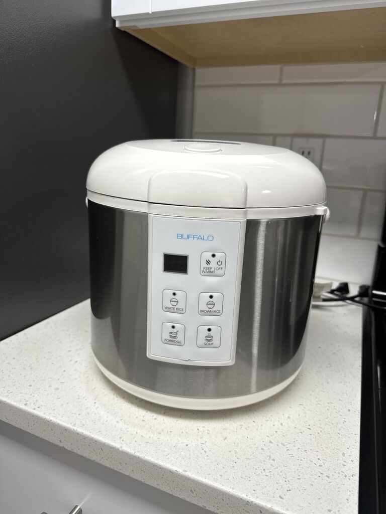 Buffalo Classic Rice Cooker with Clad Stainless Steel Inner Pot - Electric Rice Cooker for White/Brown Rice, Grain - Easy-to-clean, Non-Toxic & Non-Stick, Auto Warmer (10 Cup) customer photo 1