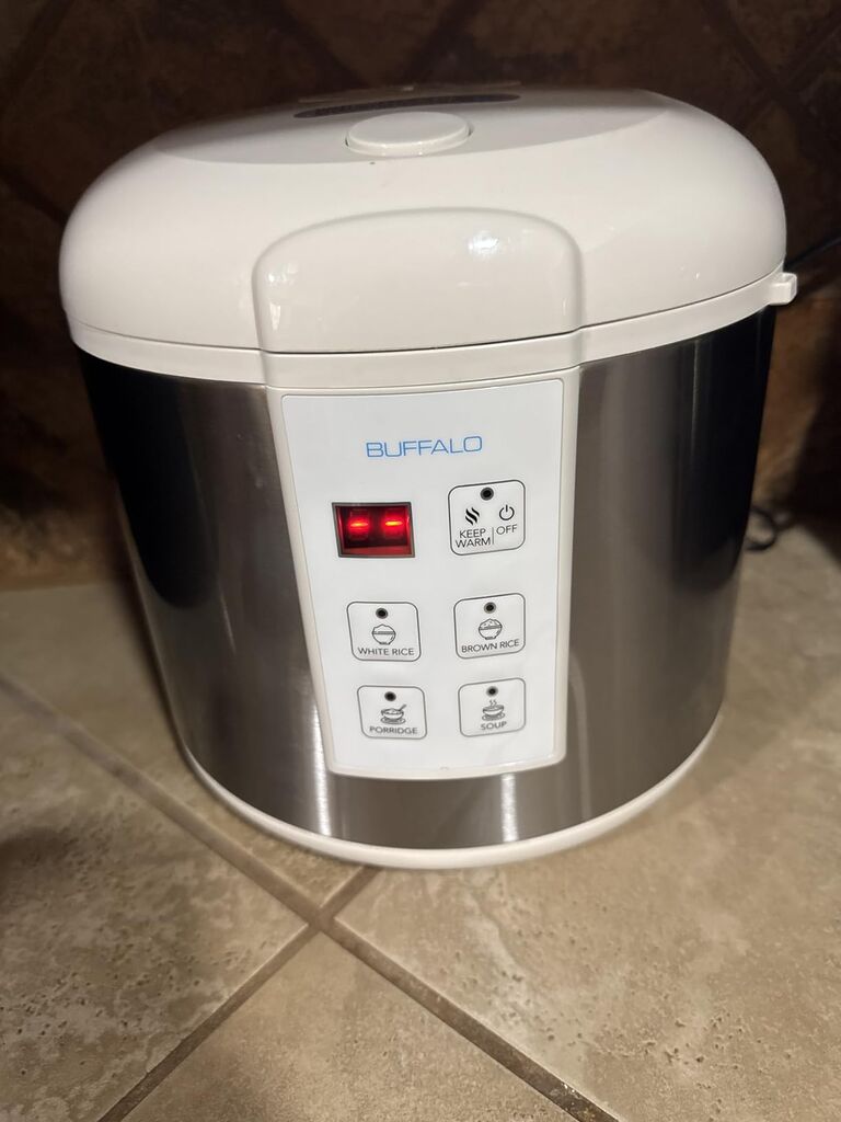 Buffalo Classic Rice Cooker with Clad Stainless Steel Inner Pot - Electric Rice Cooker for White/Brown Rice, Grain - Easy-to-clean, Non-Toxic & Non-Stick, Auto Warmer (10 Cup) customer photo 2