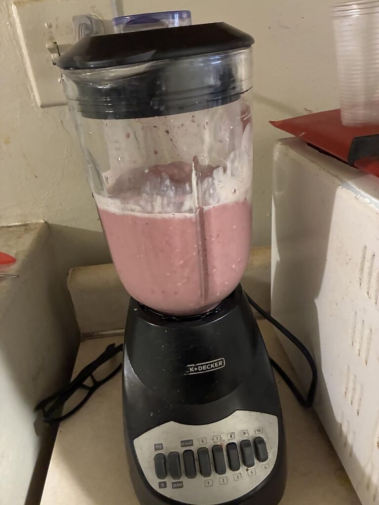 BLACK+DECKER Countertop Blender with 6-Cup Glass Jar, 10-Speed customer photo 1