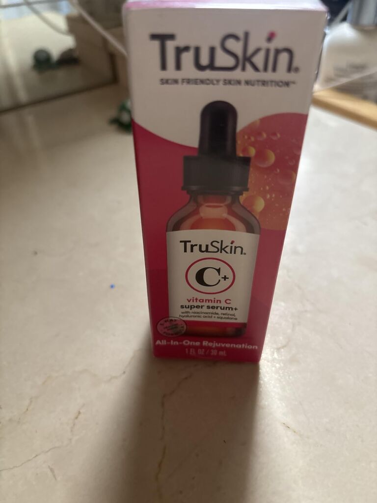 TruSkin Vitamin C Super Serum - Five Benefits in One with Vitamin C, Retinol, Niacinamide, Hyaluronic Acid & Squalane (1 fl oz) customer photo 1