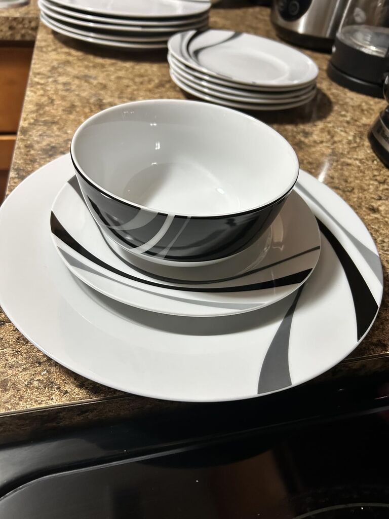 Amazon Basics Dinnerware Set, 18-Piece Kitchen, Plates, Dishes, Bowls, Branches customer photo 1