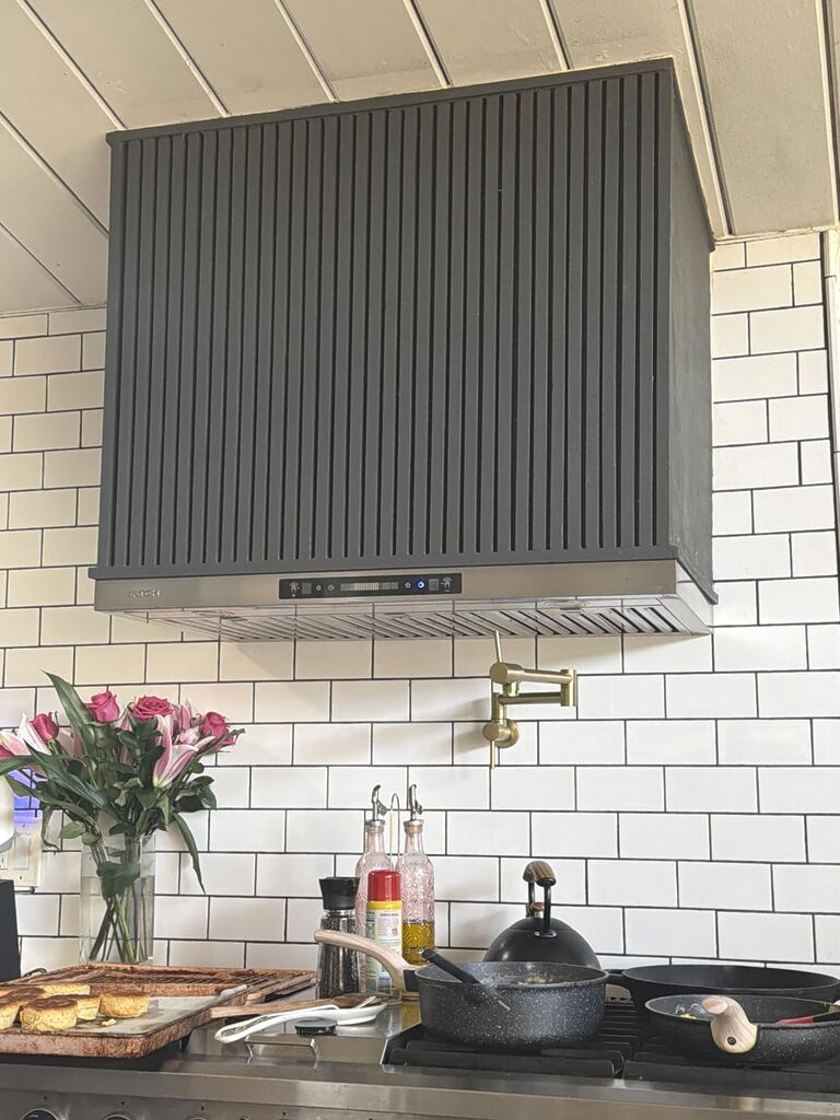IKTCH 30-inch Wall Mount Range Hood 900 CFM Ducted/Ductless Convertible, Kitchen Chimney Vent Stainless Steel with Gesture Sensing & Touch Control Switch Panel customer photo 1