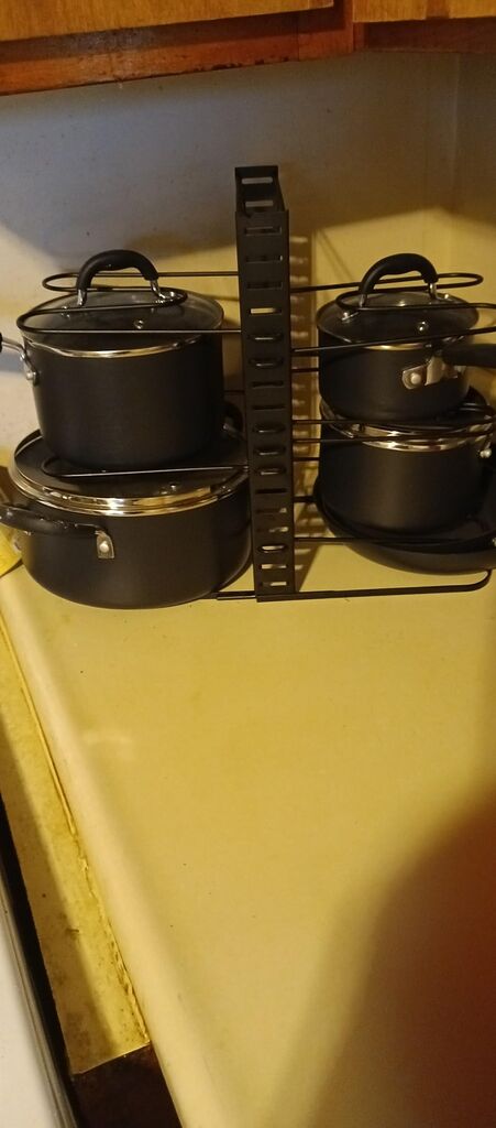 Amazon Basics Aluminum Cookware Set with Stay-Cool Handles, Dishwasher and Oven Safe, 12-Piece Pots, Pans and Utensils with Lids, Gray customer photo 1