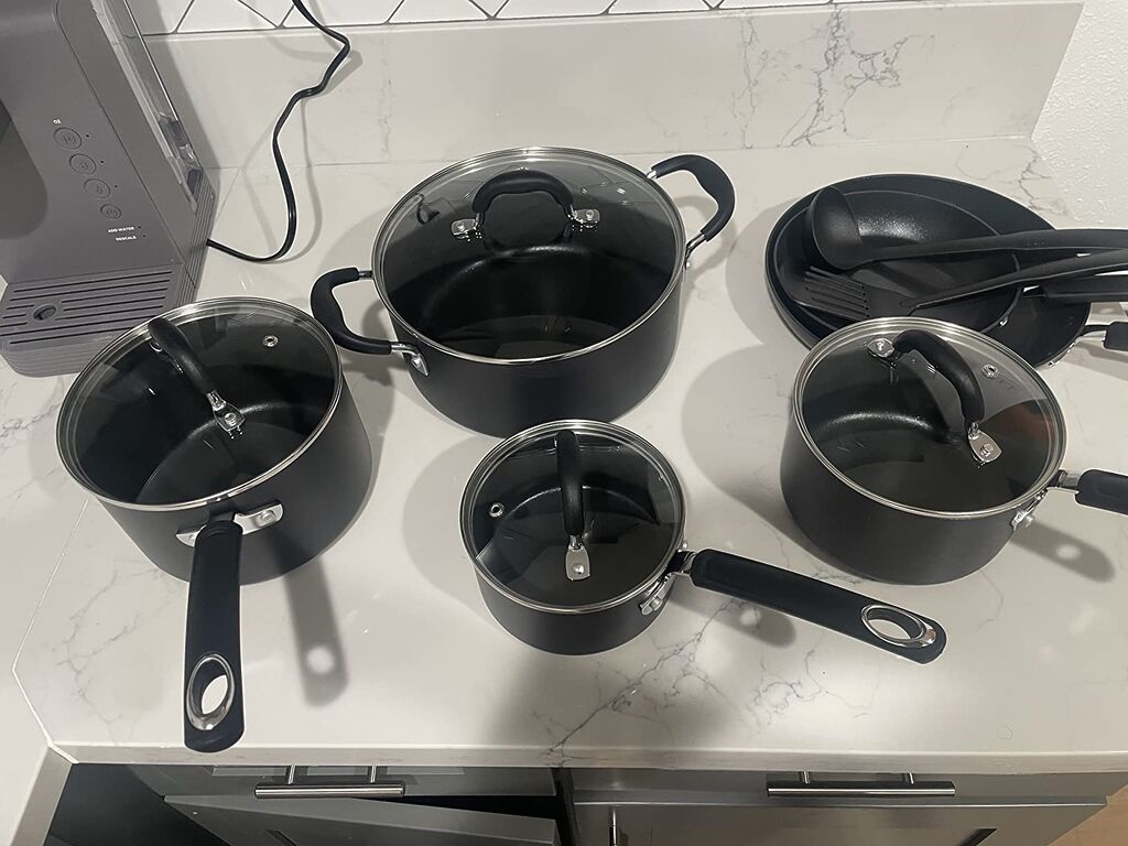 Amazon Basics Aluminum Cookware Set with Stay-Cool Handles, Dishwasher and Oven Safe, 12-Piece Pots, Pans and Utensils with Lids, Gray customer photo 2