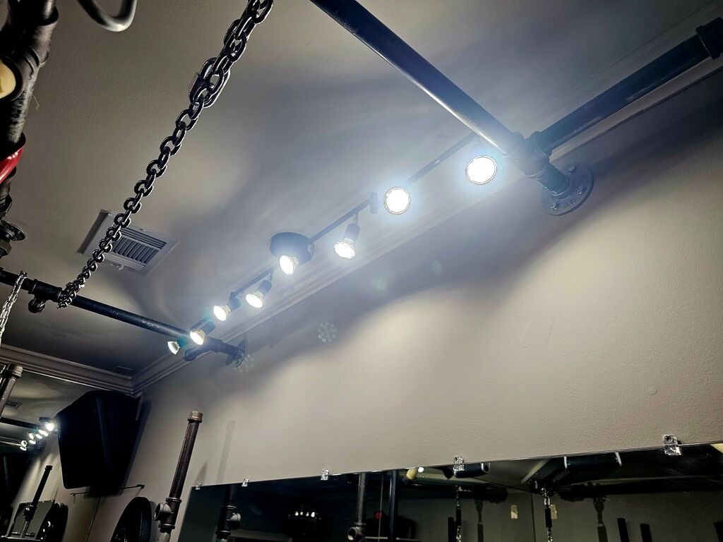 Unicozin LED 4 Light Track Lighting Kit, 24.8'' Black 4 Way Ceiling Spot Lighting, Flexibly Rotatable Head, Track Light Included 4 x LED GU10 Bulb (4W, Daylight White 5000K, 400LM) customer photo 1