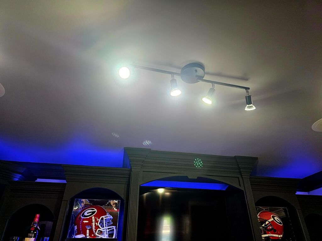 Unicozin LED 4 Light Track Lighting Kit, 24.8'' Black 4 Way Ceiling Spot Lighting, Flexibly Rotatable Head, Track Light Included 4 x LED GU10 Bulb (4W, Daylight White 5000K, 400LM) customer photo 2