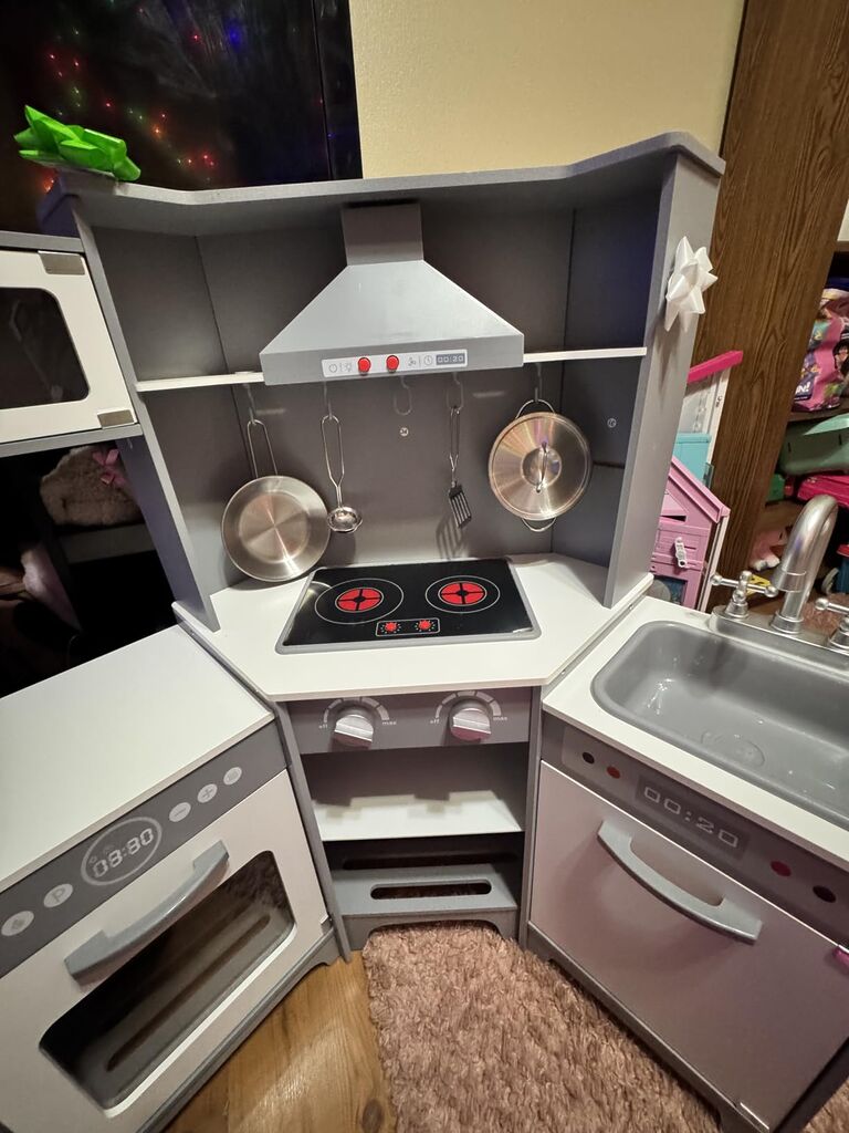 Amazon Basics Kids Corner Interactive Wooden Play Kitchen Set, Stove, Oven, Sink, Fridge and Accessories for Toddlers, Preschoolers, Children Age 3+ Years, Espresso/Gray, 39.37