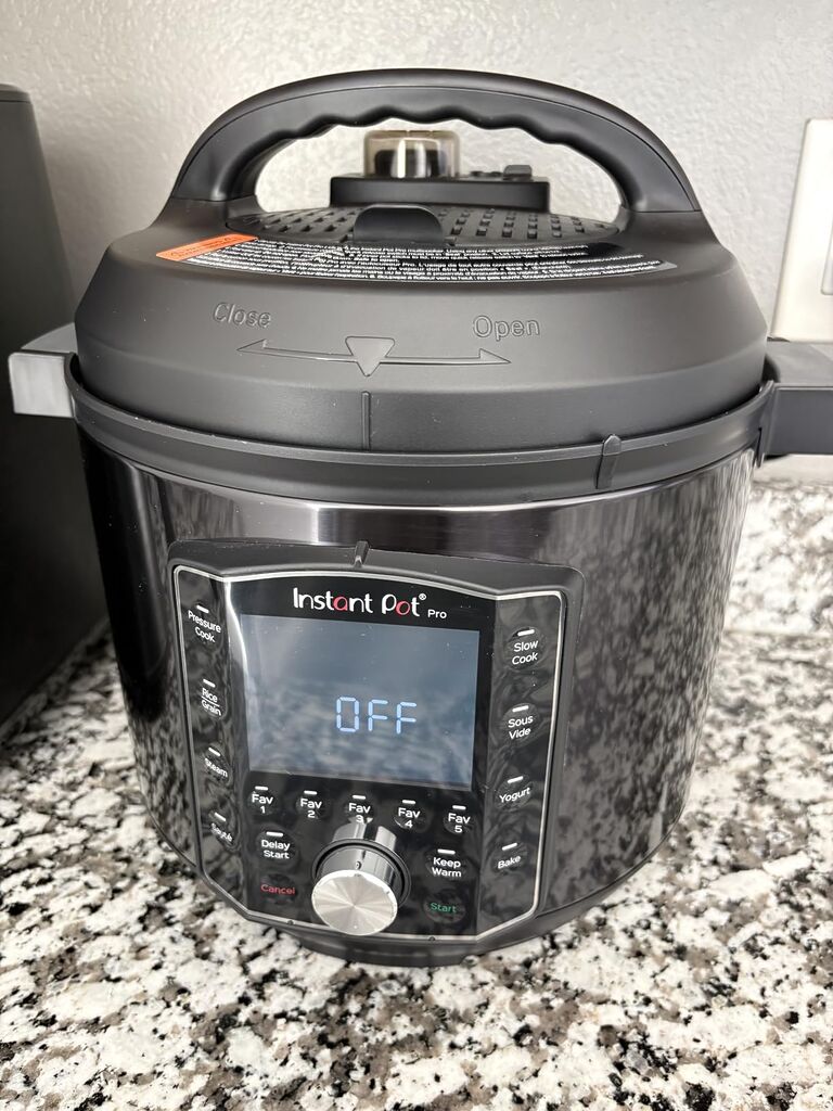 Instant Pot Pro (8 QT) 10-in-1 Pressure Cooker, Slow Cooker, Rice/Grain Cooker, Steamer, Sauté, Sous Vide, Yogurt Maker, Sterilizer, and Warmer, Includes App with Over 800 Recipes, Black customer photo 2