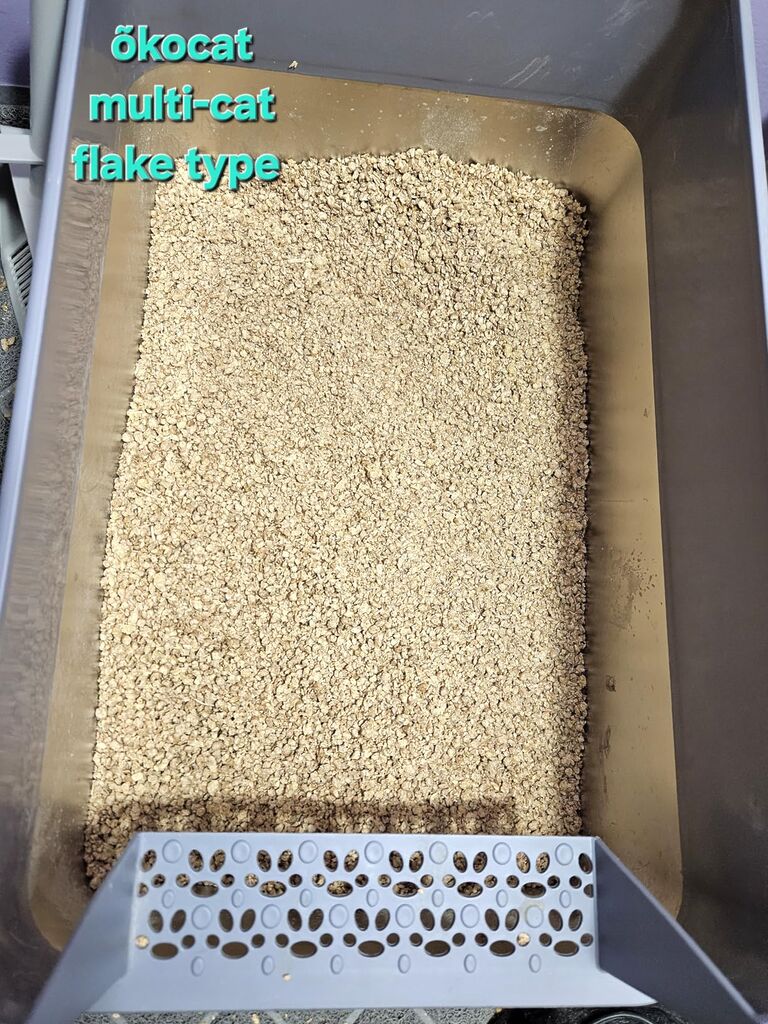 ökocat Less Mess Low Tracking Wood Clumping Cat Litter Mini-Pellets, Unscented, 18.6 pounds - Natural Ingredients, Stops Odor, Clumps Solid, 99% Dust Free customer photo 2