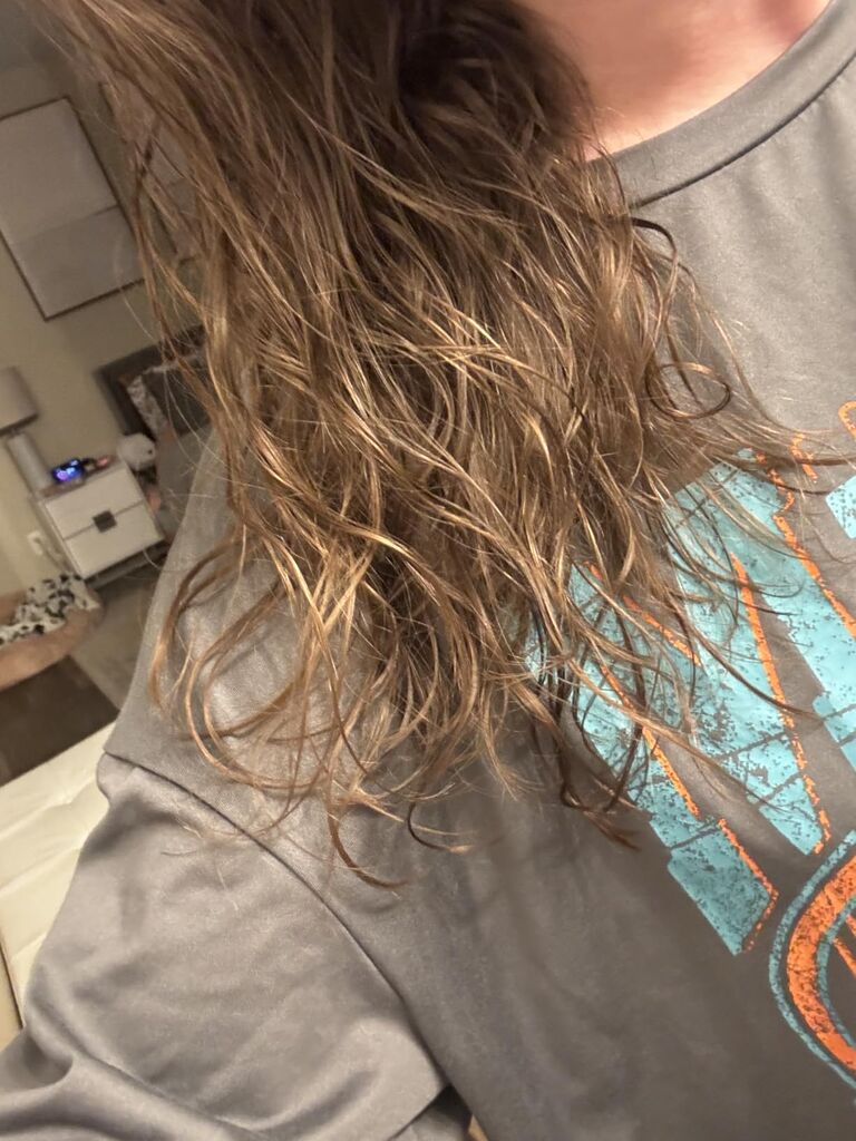 OUAI Curl Cream - Curl Defining Cream with Chia & Linseed Oil for Hydrated, Shiny Curls customer photo 2