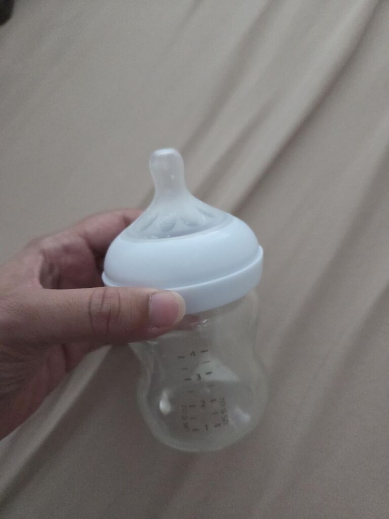 Philips Avent Natural Glass Baby Bottles with Natural Response Nipples (Slow Flow, Flow 2), 4oz, 4-Pack customer photo 1