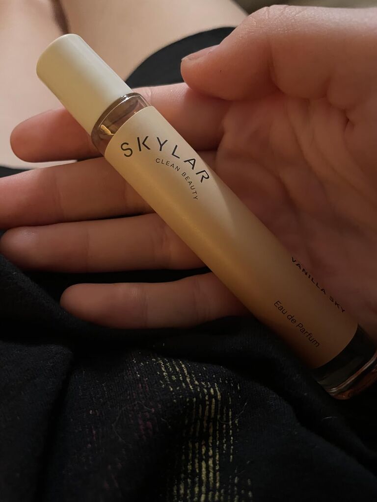 Skylar Vanilla Sky Eau de Parfum - Hypoallergenic & Clean Perfume for Women & Men, Vegan & Safe for Sensitive Skin - Notes of Cappuccino, Vanilla & Caramelized Cedar - 10mL / 0.33 Fl oz customer photo 1