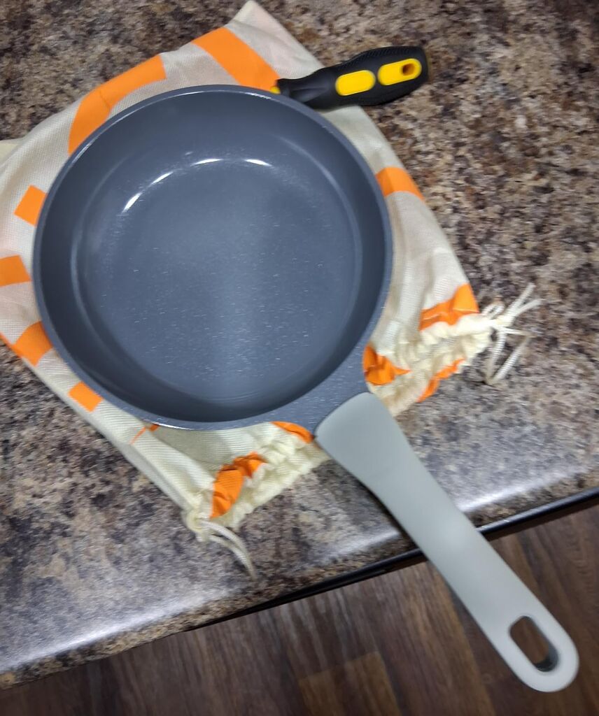 PRICUSIS Nonstick Ceramic Frying Pan, 8/10/12 Inch Non Toxic Skillet, Egg & Omelet & Chef's Pan, Induction Compatible & Oven Safe, Dishwasher Safe, PTFE PFAS & PFOA Free (6-Inch, Gray) customer photo 1