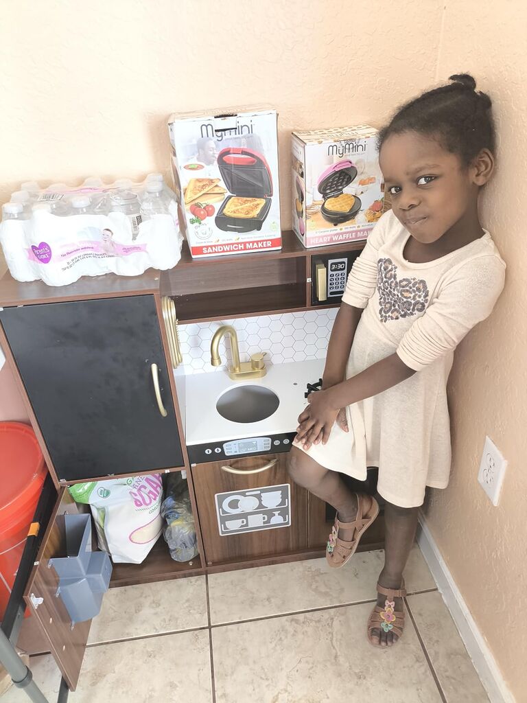 Best Choice Products Wooden Play Kitchen for Kids, Pretend Play Cooking Toy Set with Sink, Oven, Microwave, Refrigerator, Ice Maker & Accessories, Kitchen Playset for Toddlers Ages 3+ - White customer photo 2