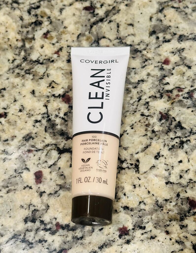 COVERGIRL Clean Invisible Foundation Makeup, Dewy & Glowy Finish, Buildable Coverage, Skin-Like Smooth Look, Vegan, Creamy Natural, 1oz customer photo 2