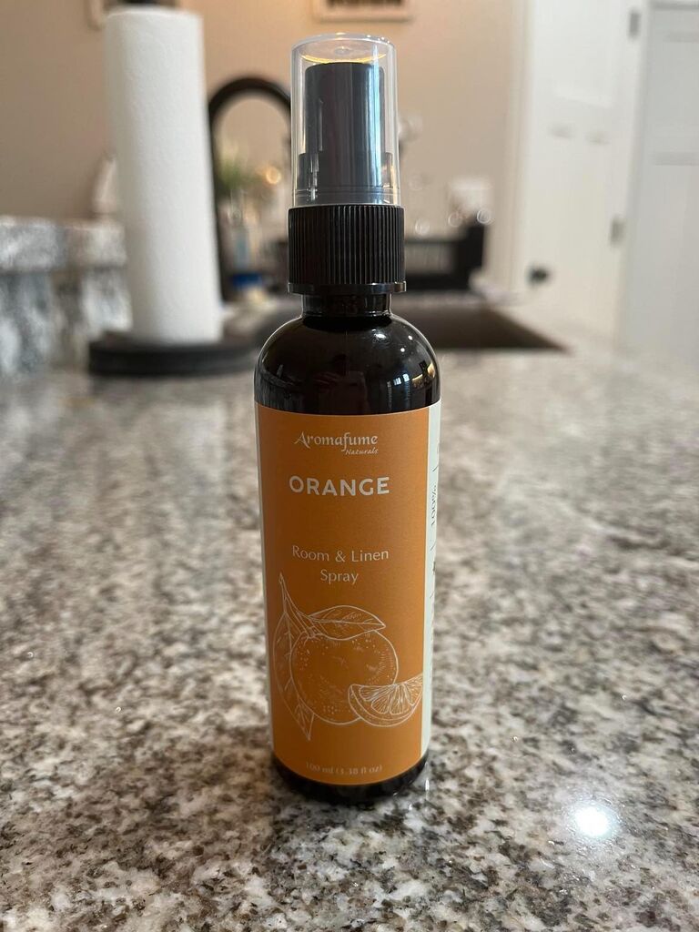 Vanilla Room, Linen & Pillow Spray by Aromafume | 100ml/3.38 fl oz | with Pure Vanilla Essential Oil | Aromatherapy Spray | Mist for Bedding, Fabrics customer photo 1