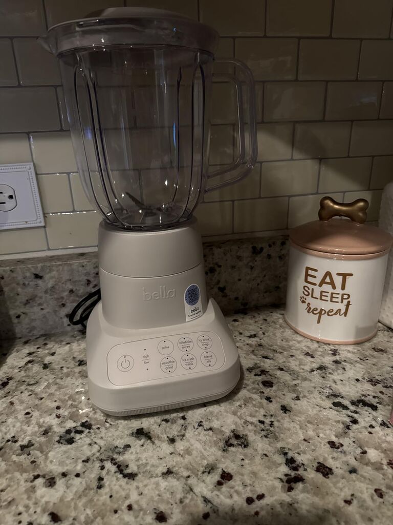 Bella 10 Speed Countertop Blender, Juicer & Smoothie Maker customer photo 2