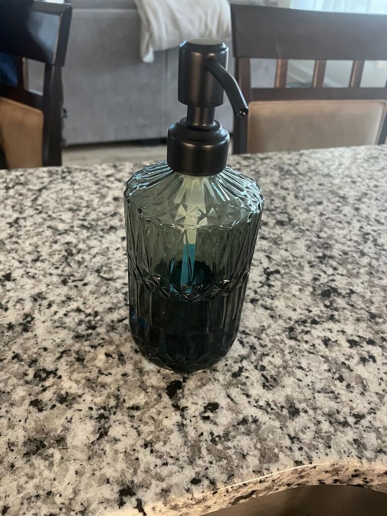 JASAI 18Oz Green Glass Soap Dispenser with Gold Rust Proof Pump, Refillable Kitchen Soap Dispenser for Dish Soap, Soap Dispenser Bathroom for Hand soap, Lotion, Body Wash customer photo 2