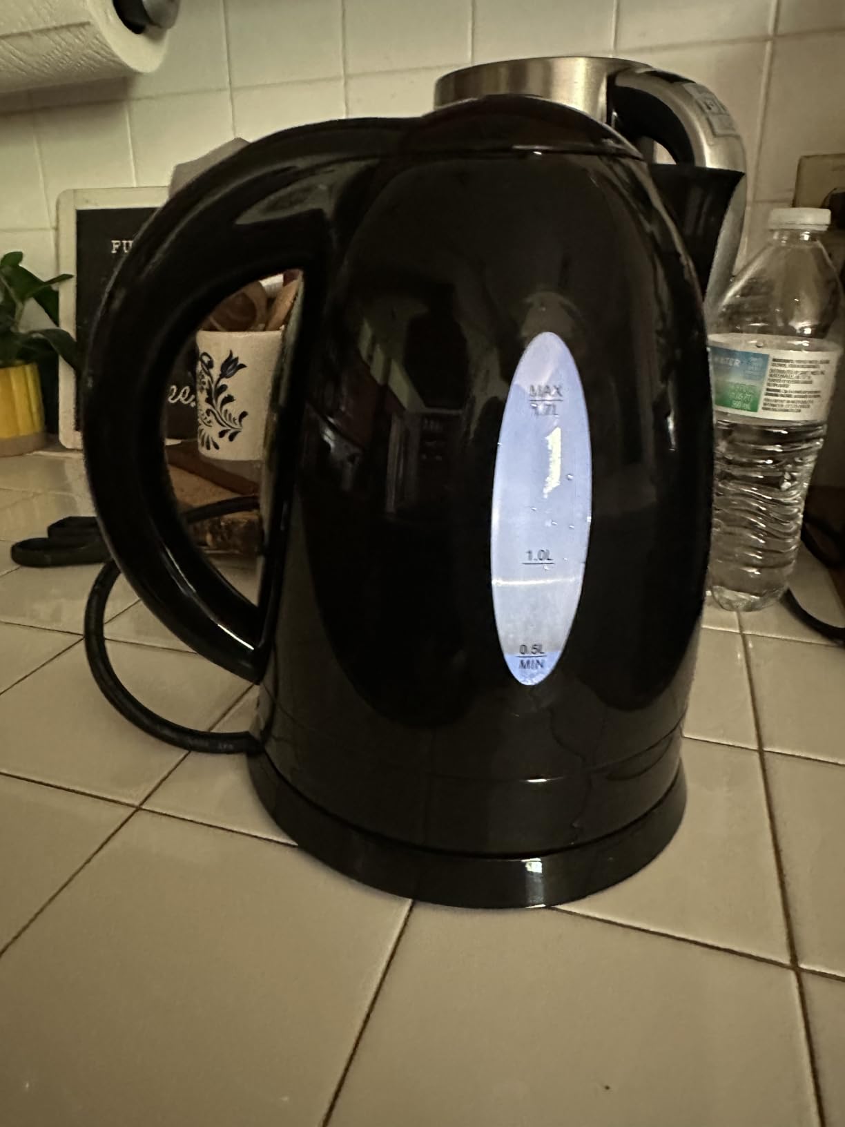 OVENTE Electric Kettle, 1.7L Fast Boiling Water Heater for Coffee or Tea, BPA Free with Water Level Gauge, Auto Shut-Off, Boil-Dry Protection, Indicator Light and Removable Filter, Black KP72B customer photo 1