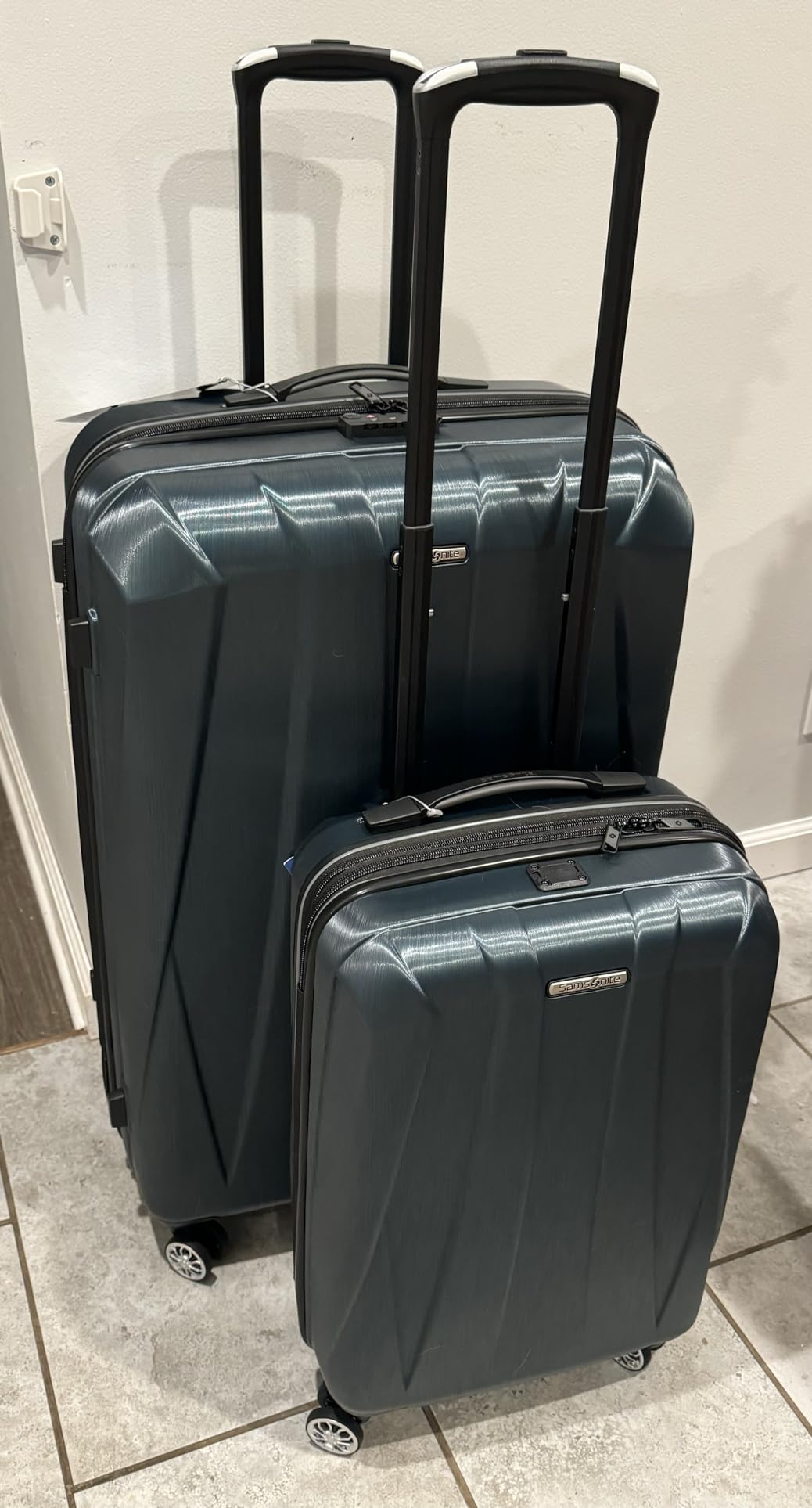 Samsonite Centric 2 Hardside Expandable Luggage with Spinner Wheels, Caribbean Blue, Carry-On 20-Inch customer photo 1