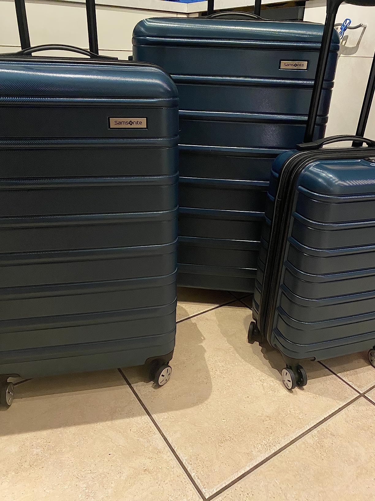 Samsonite Omni 2 Hardside 3 Piece Set - Global Carry-On, Medium, & Large Checked - 360 Dual Spinner Wheels - Integrated TSA Lock & Expansion (Arctic Silver, Amazon Exclusive) customer photo 2