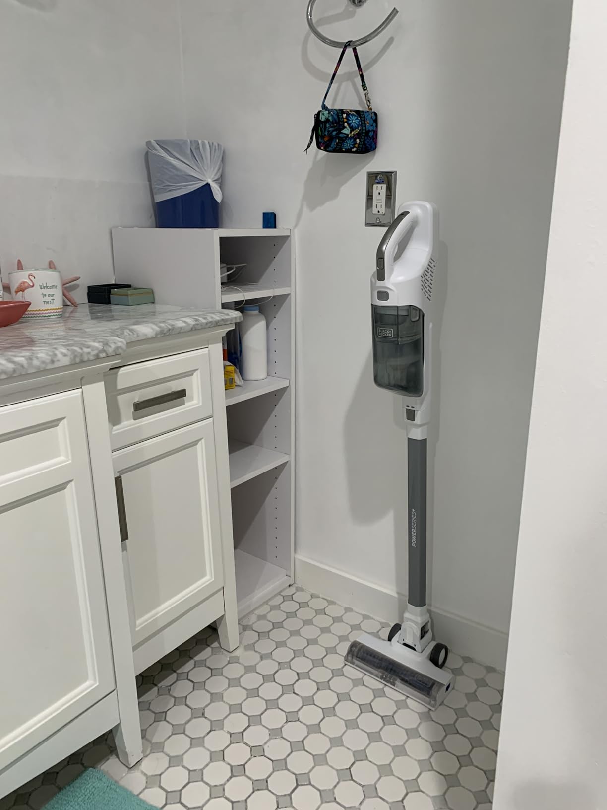 BLACK+DECKER POWERSERIES+ 20V MAX Cordless Stick Vacuum Cleaner with LED Floor Lights, Bagless, Lightweight, Up to 44 Minutes (BHFEA520J) customer photo 2