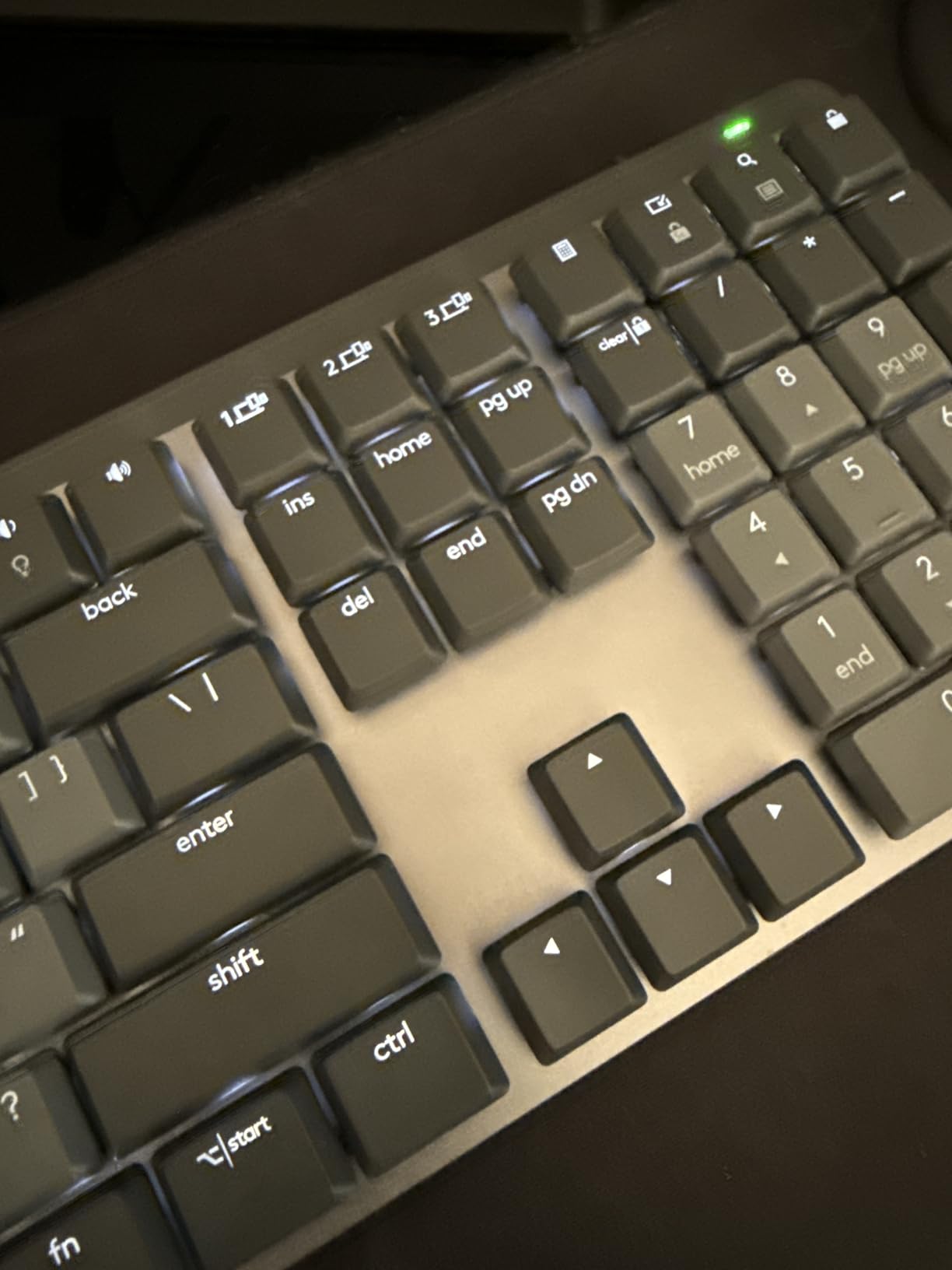 Logitech MX Mechanical Wireless Illuminated Performance Keyboard, Tactile Quiet Switches, Backlit Keys, Bluetooth, USB-C, Graphite customer photo 1