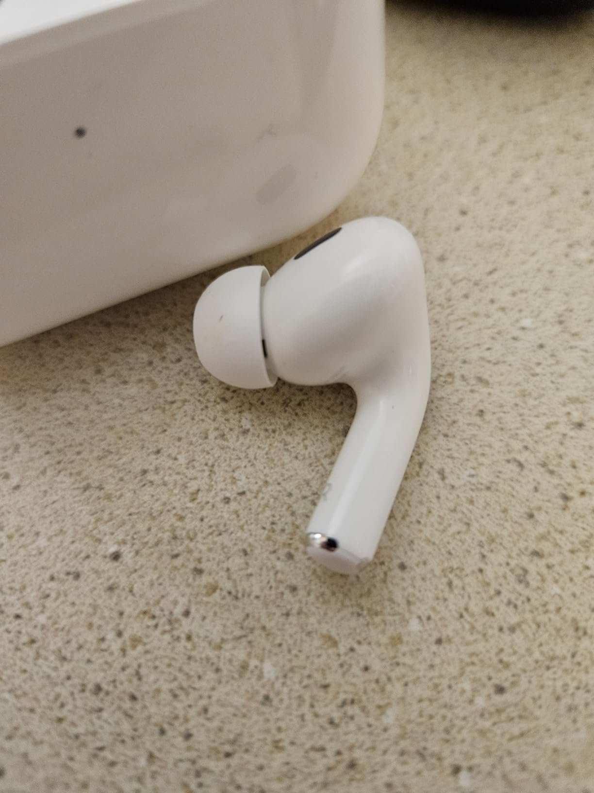 Apple AirPods Pro (2nd Generation) Wireless Ear Buds with USB-C Charging, Up to 2X More Active Noise Cancelling Bluetooth Headphones, Transparency Mode, Adaptive, Personalized Spatial Audio, White customer photo 1