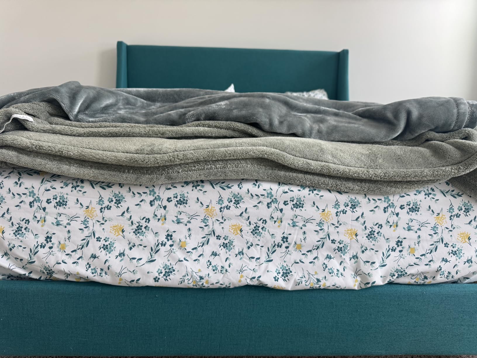 EGOHOME 10 Inch Queen Mattress, Memory Foam Mattress in a Box with Cooling Green Tea Gel, Relieve Pressure with Medium Firm Support, CertiPUR-US Certified, 80''L x 60''W, White customer photo 1