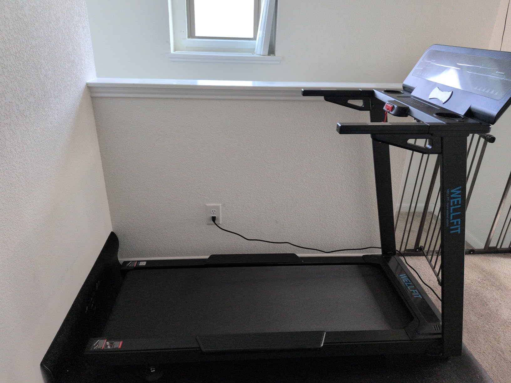 WELLFIT Auto Incline Treadmill, 15% Incline Heavyduty Treadmill with Pulse Sensor, 4.5HP, 10 MPH, 500 lbs Capacity, 20'' x 55'' Running Area Treadmills with Bluetooth Player & LED Display customer photo 2