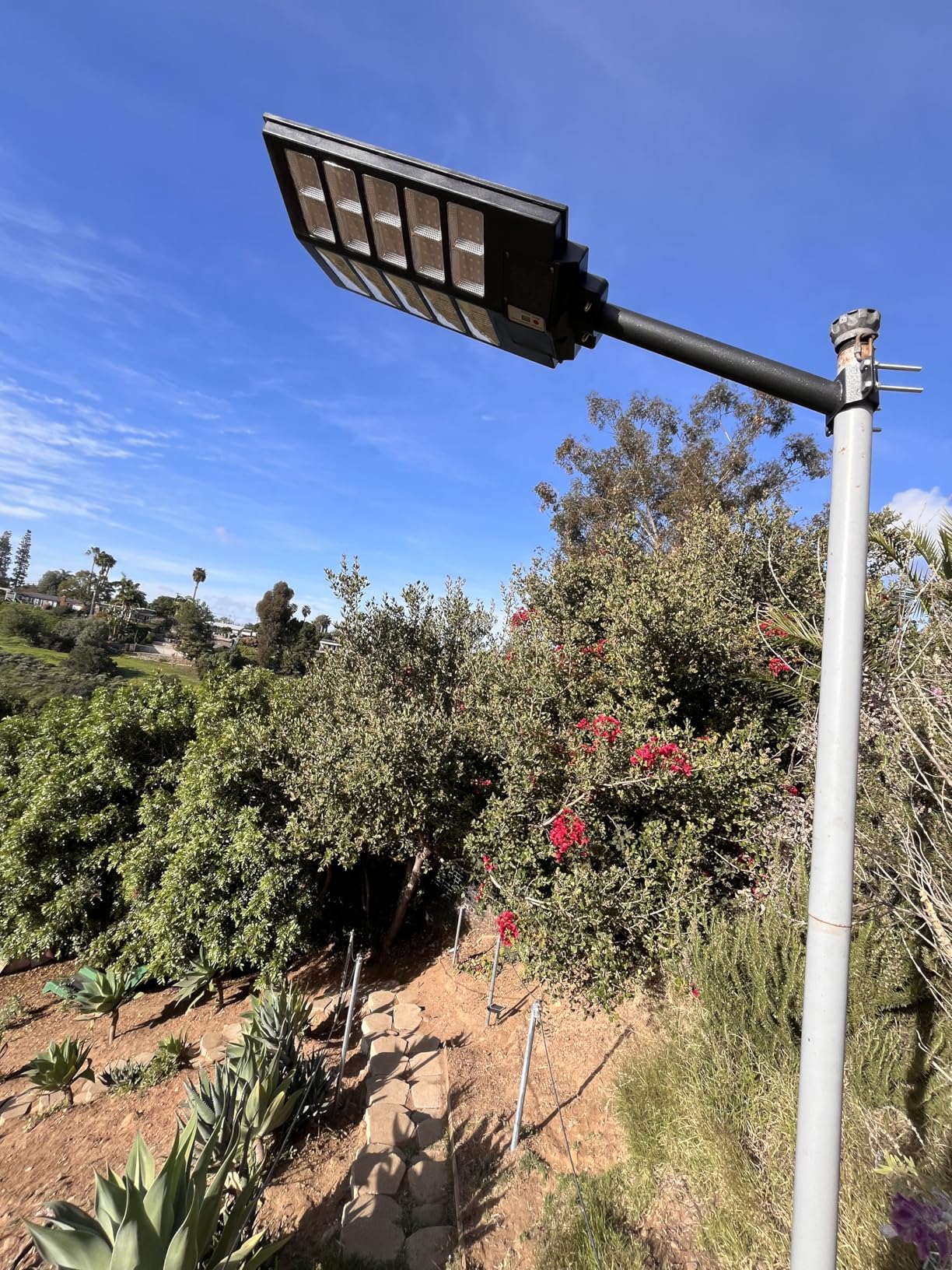 JAYNLT Y-3000W Solar Street Lights Outdoor, 300000LM 6500K Commercial Parking Lot Lights Dusk to Dawn, Waterproof Solar Security Flood Lamps with Motion Sensor and Remote for Street, Garden, Farm customer photo 1