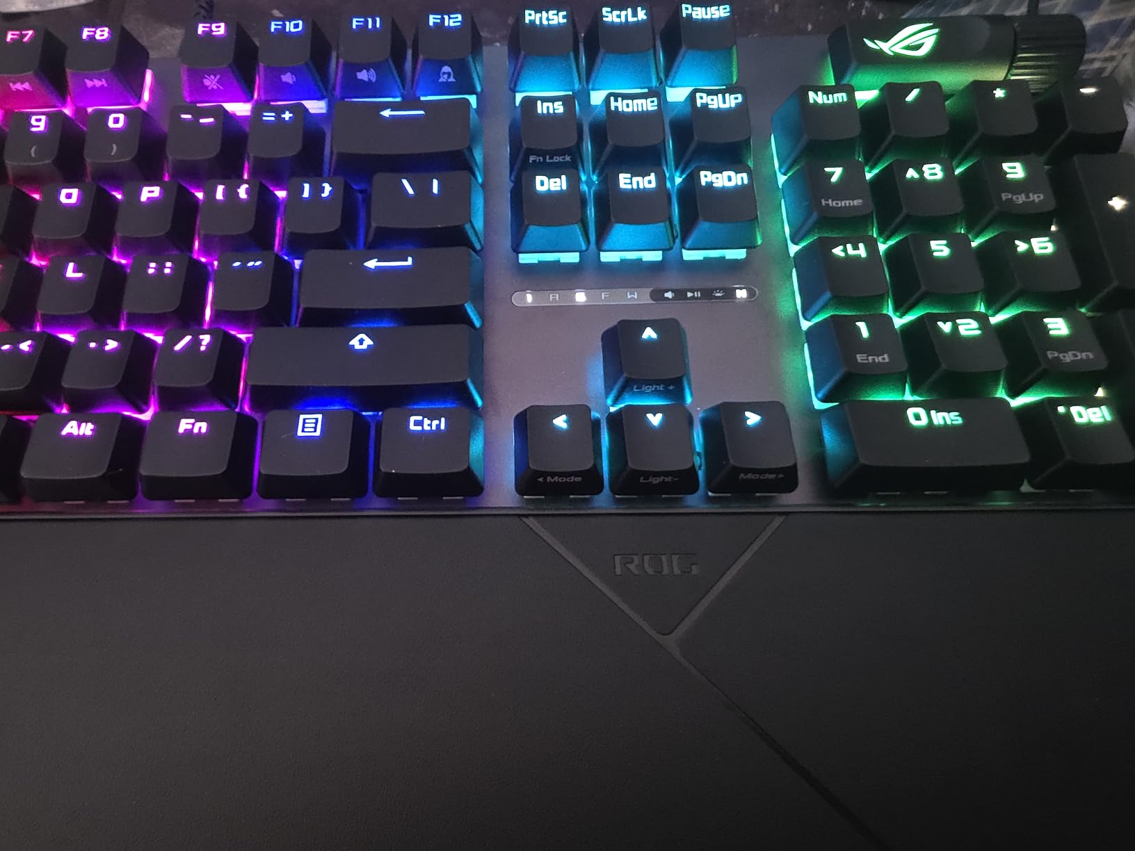 ASUS ROG Strix Scope II X Wired USB Mechanical Gaming Keyboard - 100% Full-Size, Hot Swappable ROG NX Snow V2 Linear Switches, PBT Keycaps, RGB - Black customer photo 1
