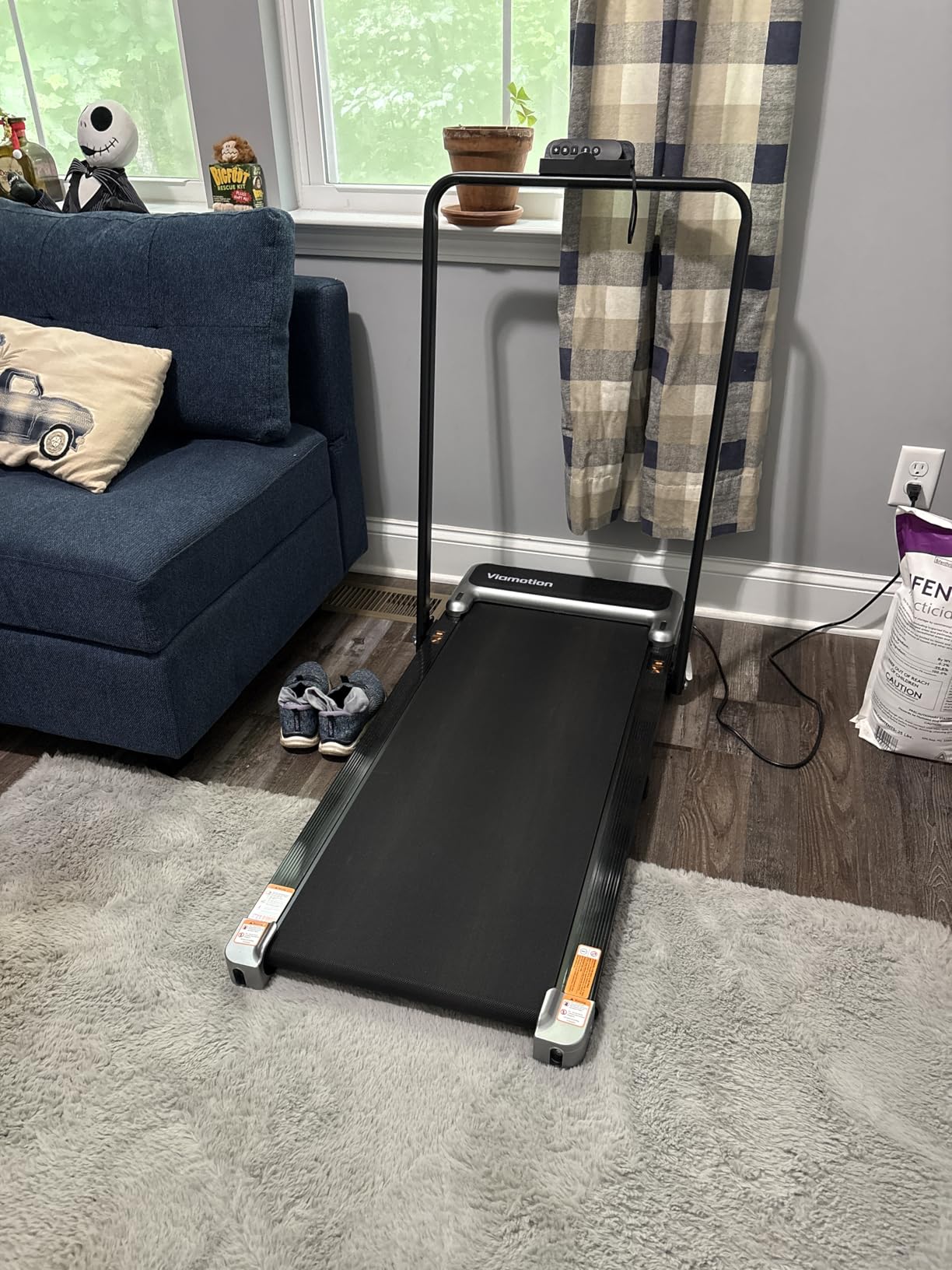 Walking Pad Treadmill with Handle Bar and Adjustable Incline, Compact Portable Treadmills for Home Office, 2.5HP Quiet Anti-Slip Under Desk Treadmills, 0.6-3.8 MPH Remote Speed Control customer photo 2