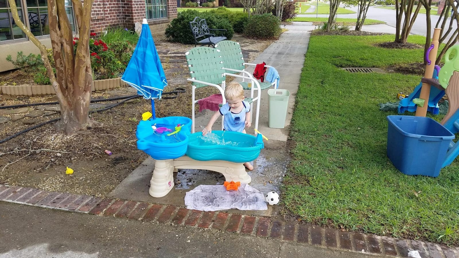 Step 2 Spill & Splash Seaway Water Table for Kids, Two-Tier Outdoor Kids Water Sensory Table with Umbrella, Ages 1.5+ Years Old, 11 Piece Water Toy Accessories customer photo 2