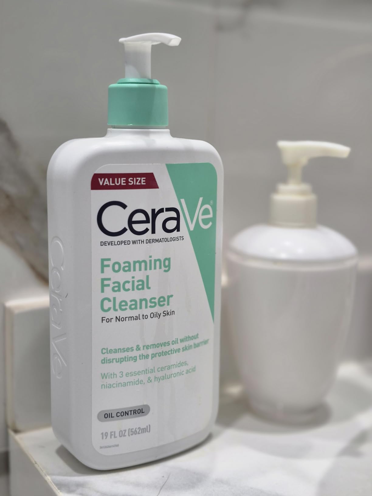 CeraVe Foaming Facial Cleanser, Face Wash for Oily Skin, 16fl oz customer photo 1