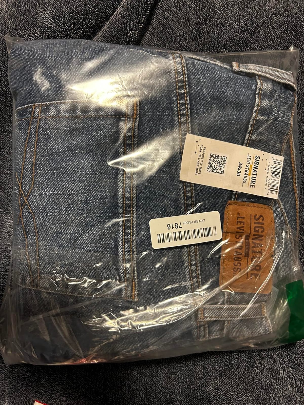 Levi Strauss Signature Gold Men's Relaxed Fit Flex Jeans customer photo 1
