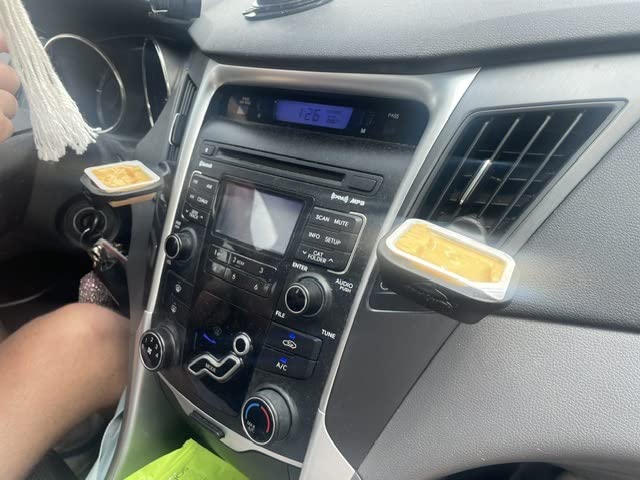 Saucemoto Dip Clip | An in-car sauce holder for ketchup and dipping sauces. As seen on Shark Tank (2 Pack, Black) customer photo 2