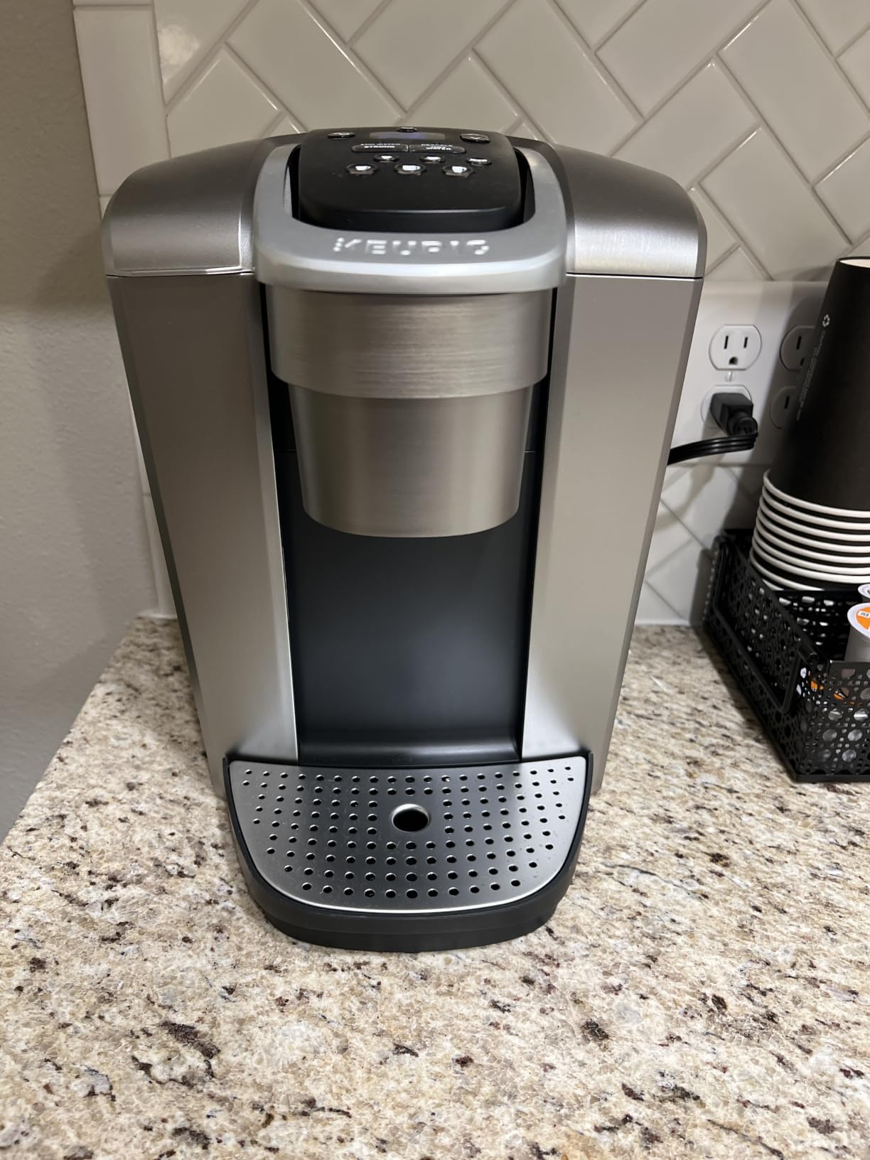 Keurig K-Elite Single Serve K-Cup Pod Coffee Maker, with Strength and Temperature Control, Iced Coffee Capability, 8 to 12oz Brew Size, Programmable, Brushed Gold customer photo 2