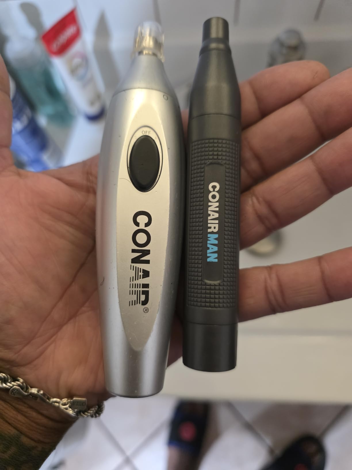 ConairMAN Ear and Nose Hair Trimmer for Men, Cordless, 360° Bevel Blade customer photo 2