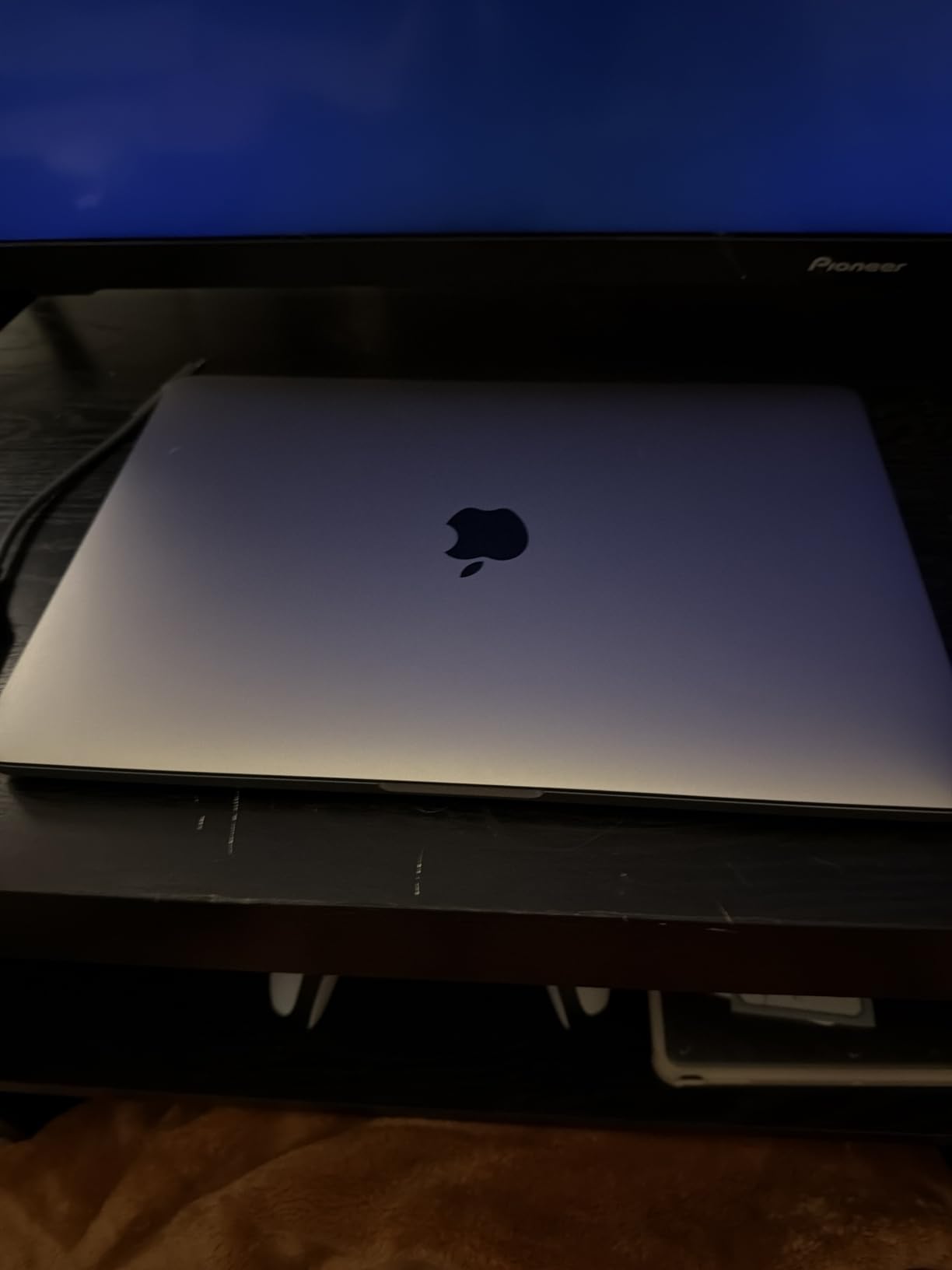 Apple 2020 MacBook Pro with 2.0GHz Intel Core i5 (13-inch, 16GB RAM, 512GB SSD Storage) - Space Gray (Renewed) customer photo 2
