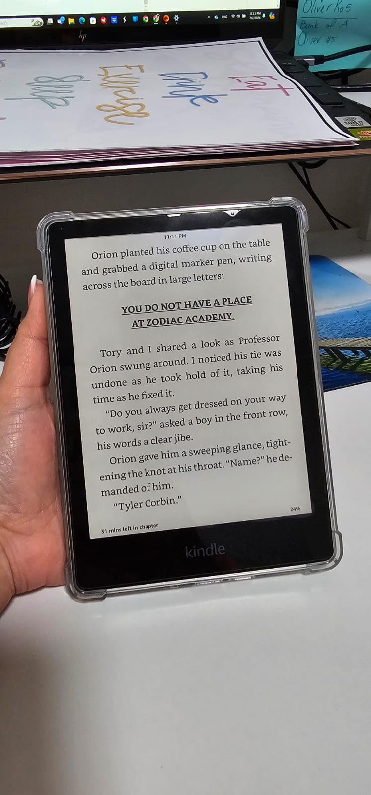 Amazon Kindle Paperwhite Signature Edition (32 GB) – With auto-adjusting front light, wireless charging, 6.8“ display, and up to 10 weeks of battery life– Without Lockscreen Ads – Denim customer photo 2