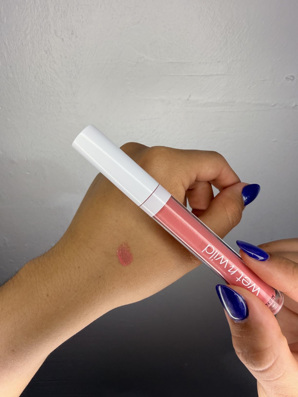 wet n wild MegaSlicks Lip Gloss, Ultra-Glossy, Vitamin-E Enriched, Ultra-Gloss High Shine Moisturizing, Cruelty-Free & Vegan - Snuggle Sesh customer photo 1