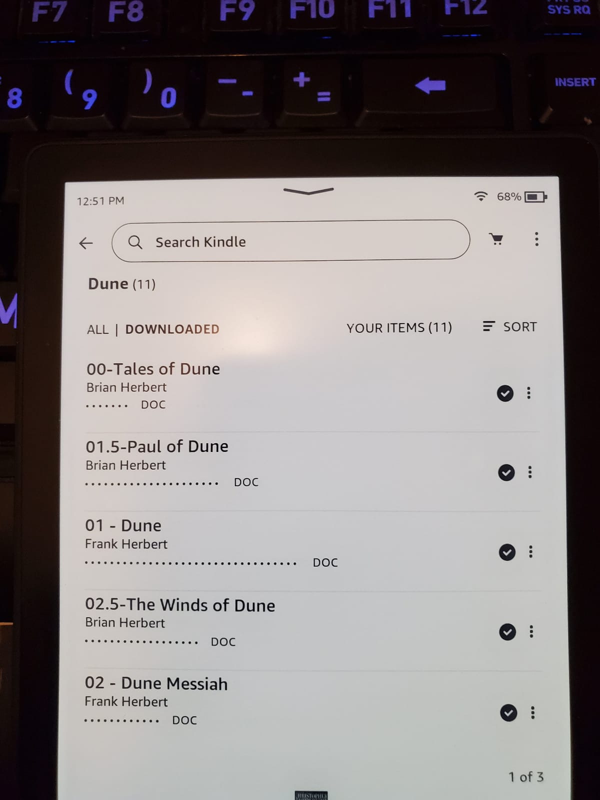Amazon Kindle Paperwhite (16 GB) – Now with a larger display, adjustable warm light, increased battery life, and faster page turns – Black customer photo 1
