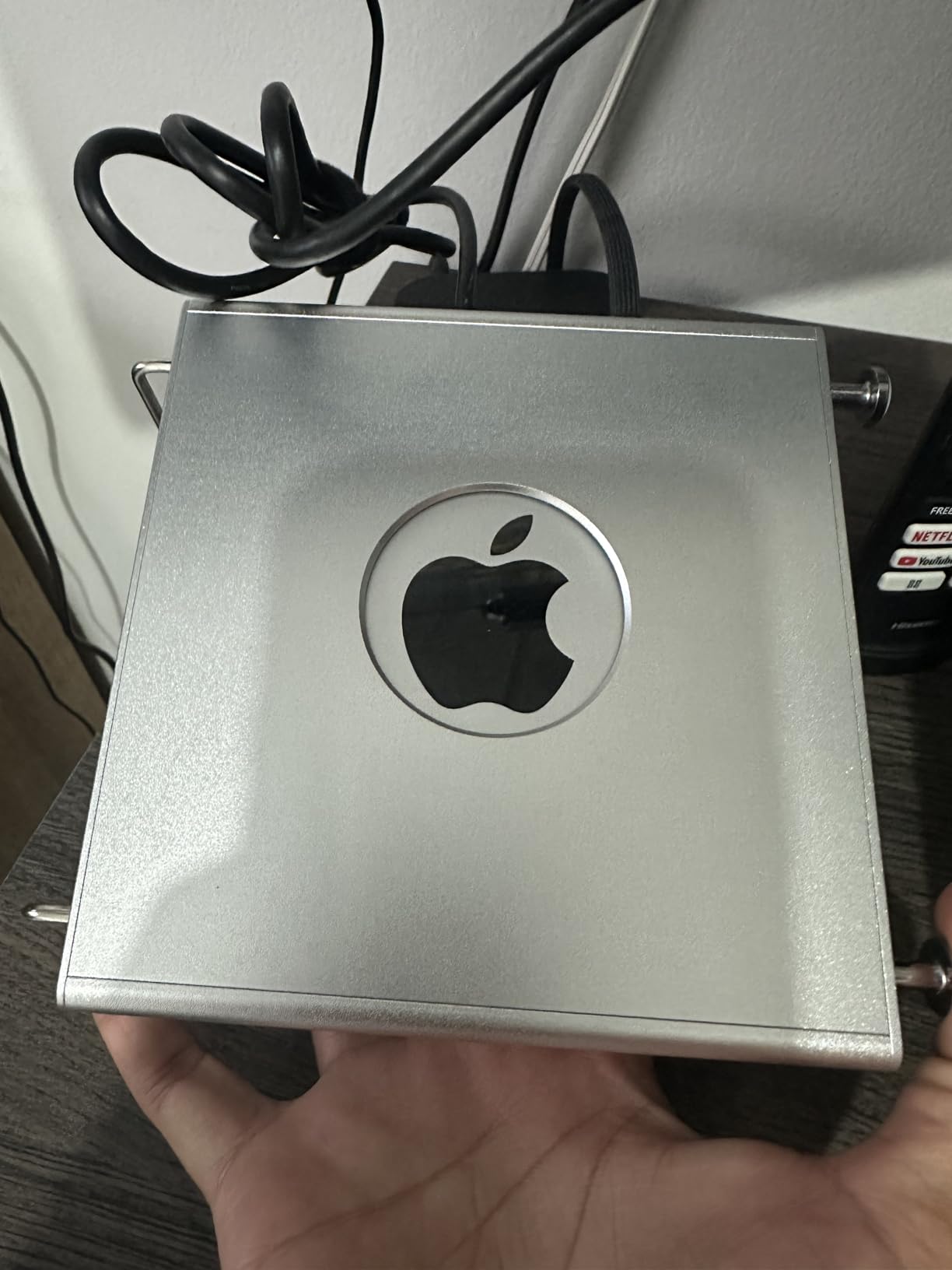 Apple 2024 Mac mini Desktop Computer with M4 chip with 10‑core CPU and 10‑core GPU: Built for Apple Intelligence, 16GB Unified Memory, 512GB SSD Storage, Gigabit Ethernet. Works with iPhone/iPad customer photo 1