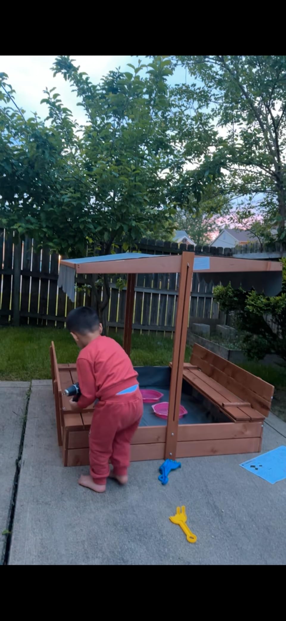 YOLENY Sandbox with Lid,Kids Sandbox with Cover Outdoor,Wooden Sand Box with 2 Foldable Bench Seats,Adjustable UV-Resistant Roof & Bottom Liner,Sand Box for Kids Ages 2-8, Perfect for Backyard,Beach customer photo 1
